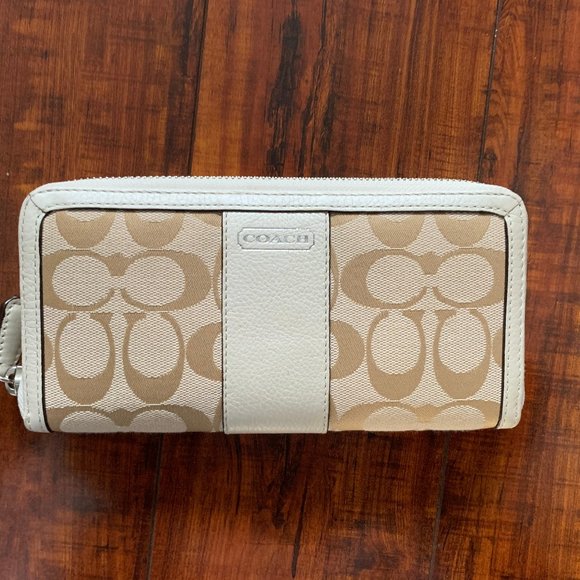 Coach Signature Khaki Continental Wallet - Picture 1 of 6